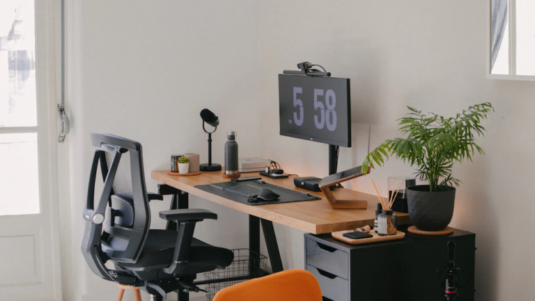 Best Tech Gadgets for Home Office Setup (2026 Guide)